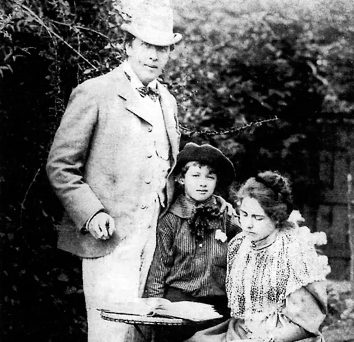 oscar wild family photo with parents