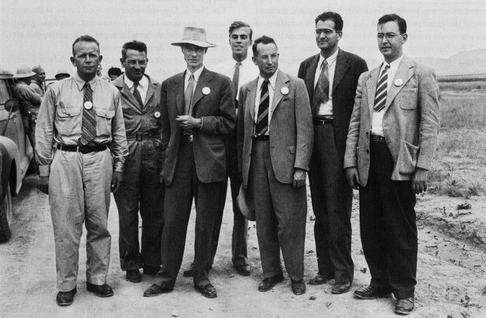 Oppenheimer and nuclear physicists at the manhattan project